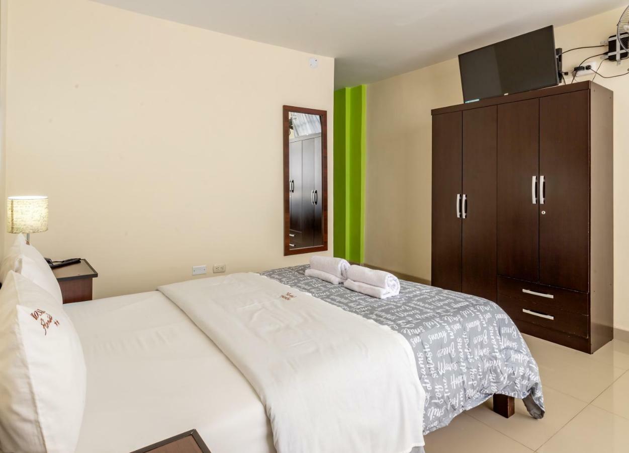 Hostal Florida Chiclayo Ngoại thất bức ảnh